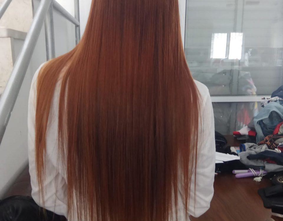 החלקה ביתית על שיער אדום